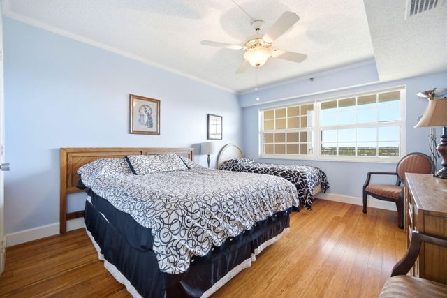 3507 Oaks Way 911, Pompano Beach, FL 33069