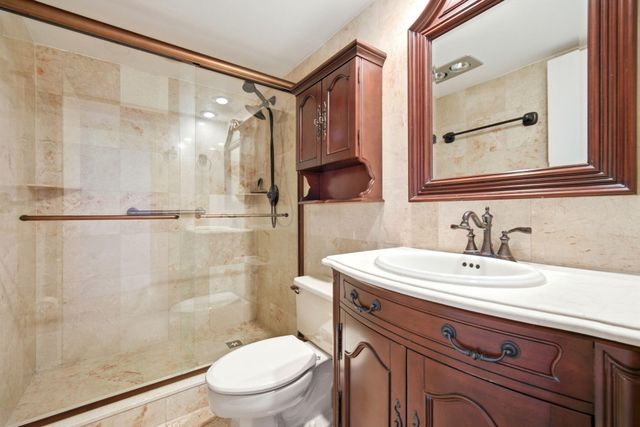 3507 Oaks Way 911, Pompano Beach, FL 33069