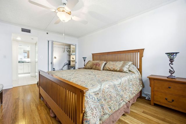 3507 Oaks Way 911, Pompano Beach, FL 33069