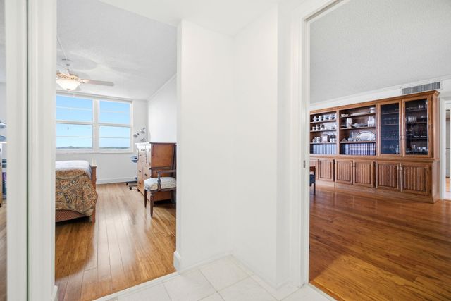 3507 Oaks Way 911, Pompano Beach, FL 33069