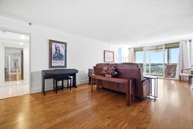 3507 Oaks Way 911, Pompano Beach, FL 33069