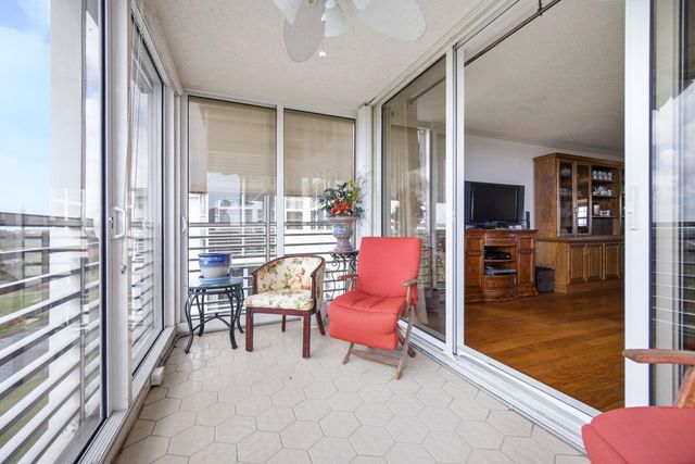 3507 Oaks Way 911, Pompano Beach, FL 33069