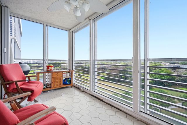 3507 Oaks Way 911, Pompano Beach, FL 33069