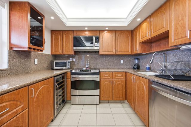 3507 Oaks Way 911, Pompano Beach, FL 33069