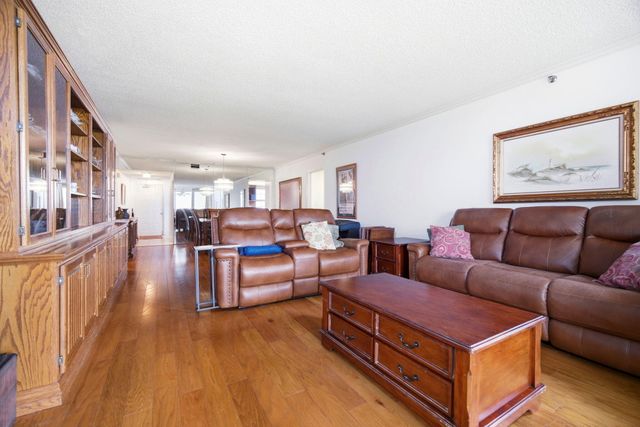 3507 Oaks Way 911, Pompano Beach, FL 33069