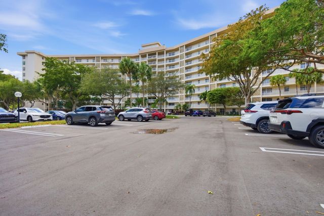 3507 Oaks Way 911, Pompano Beach, FL 33069