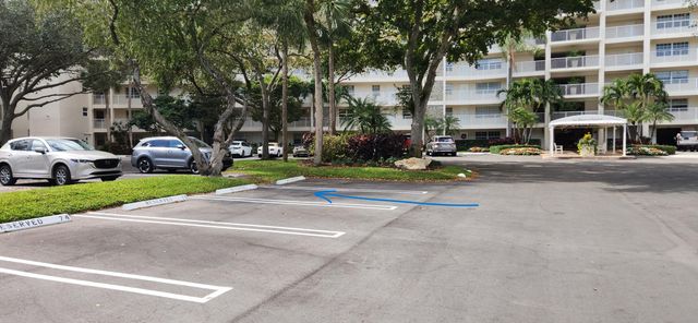 3507 Oaks Way 911, Pompano Beach, FL 33069