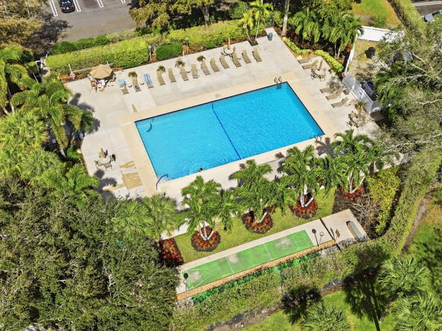 3507 Oaks Way 911, Pompano Beach, FL 33069