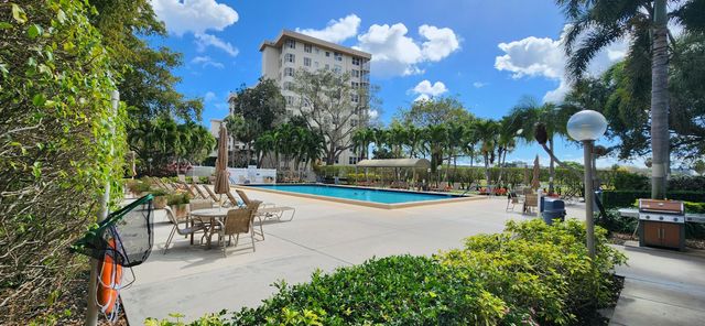 3507 Oaks Way 911, Pompano Beach, FL 33069