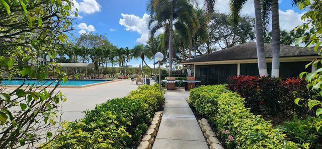 3507 Oaks Way 911, Pompano Beach, FL 33069