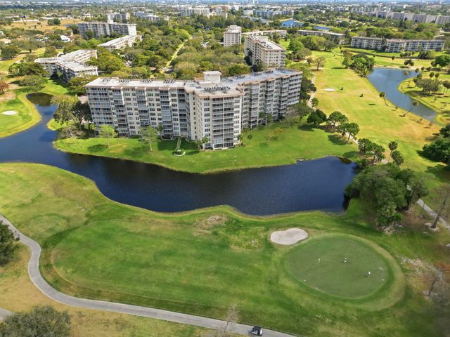 3507 Oaks Way 911, Pompano Beach, FL 33069