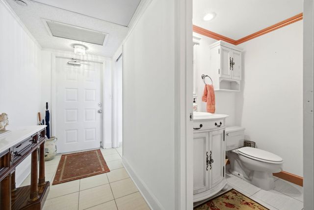 3507 Oaks Way 911, Pompano Beach, FL 33069