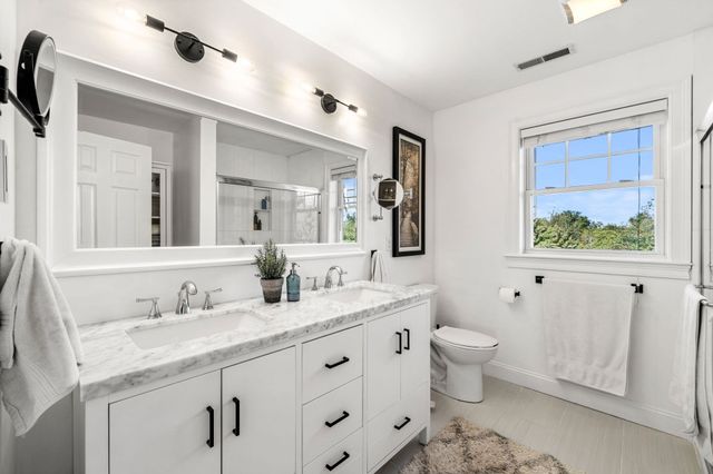 22 Overlook Dr, Danvers, MA 01923