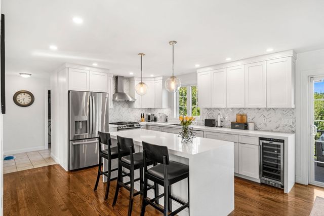 22 Overlook Dr, Danvers, MA 01923
