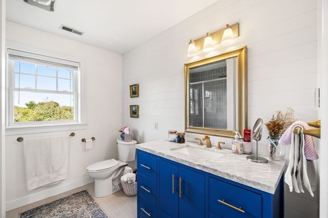 22 Overlook Dr, Danvers, MA 01923