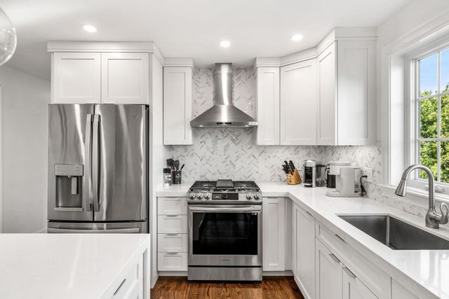 22 Overlook Dr, Danvers, MA 01923