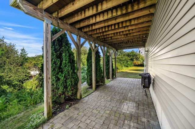 22 Overlook Dr, Danvers, MA 01923