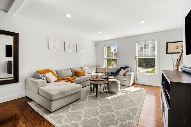 22 Overlook Dr, Danvers, MA 01923