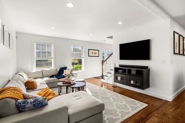22 Overlook Dr, Danvers, MA 01923