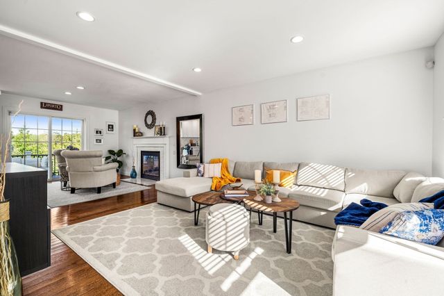 22 Overlook Dr, Danvers, MA 01923