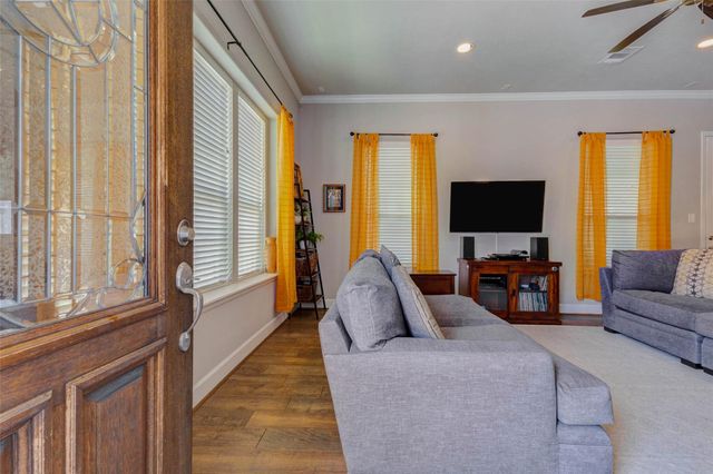 2611 Harvard Street, Houston, TX 77008