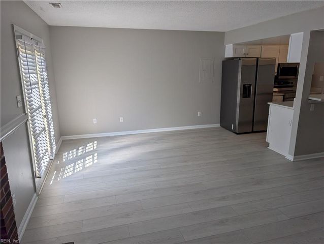 1939 Darnell DR, Virginia Beach, VA 23455