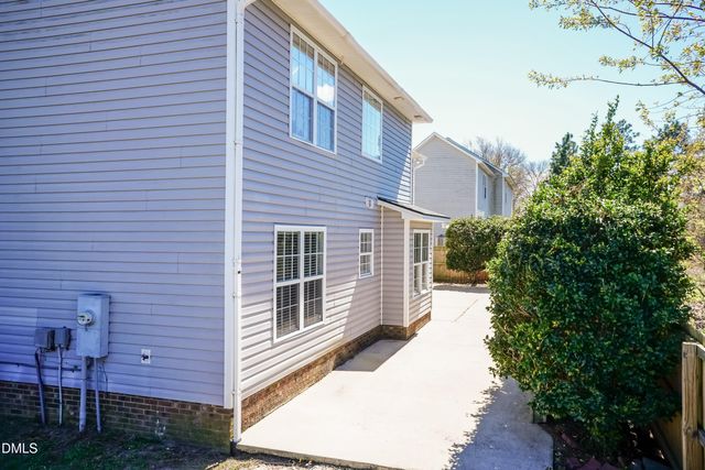 92 Essex Court W, Sanford, NC 27332