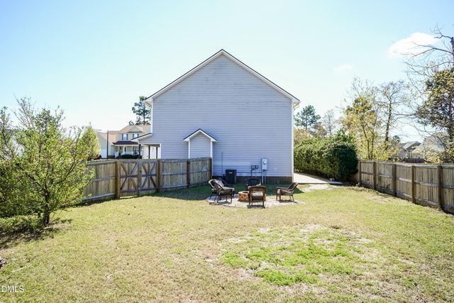 92 Essex Court W, Sanford, NC 27332