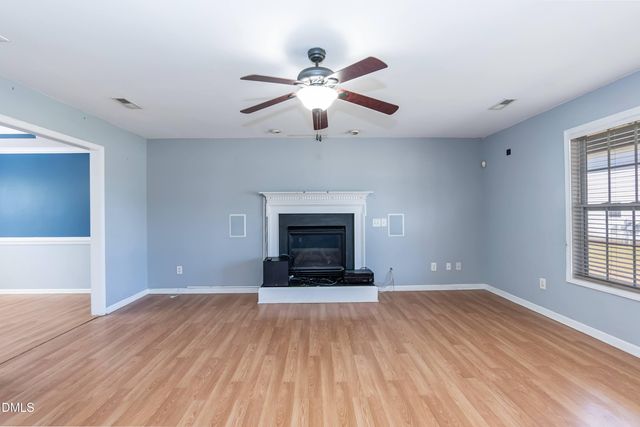 92 Essex Court W, Sanford, NC 27332