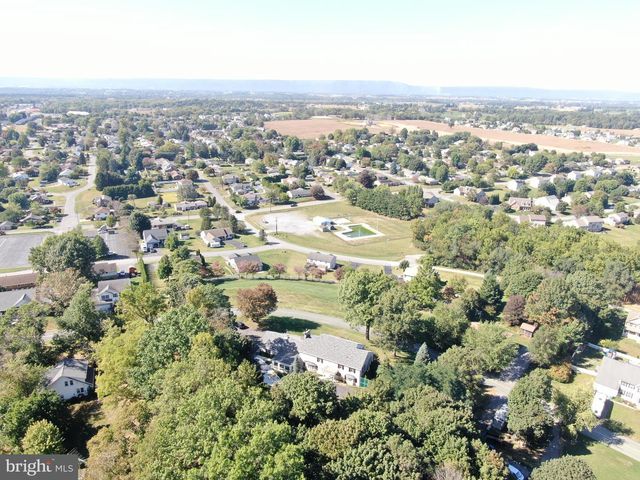 586 CRESTWOOD DRIVE, Chambersburg, PA 17202