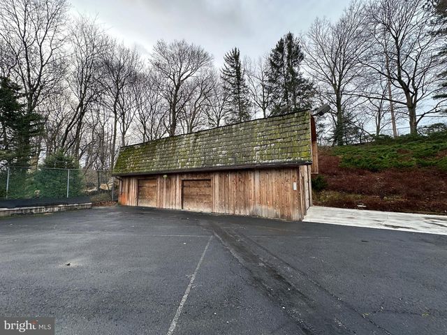 586 CRESTWOOD DRIVE, Chambersburg, PA 17202