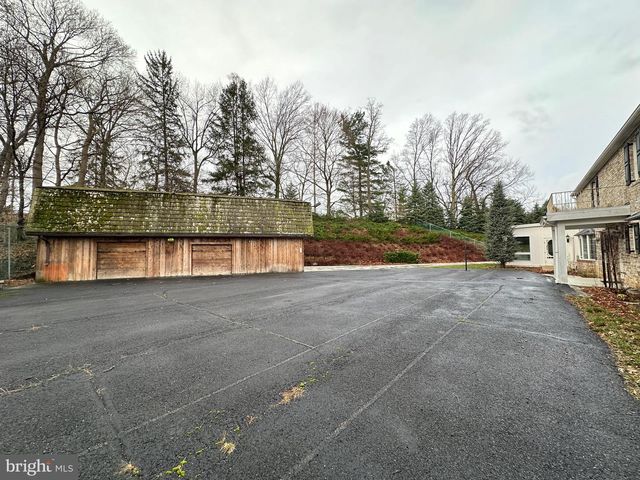 586 CRESTWOOD DRIVE, Chambersburg, PA 17202