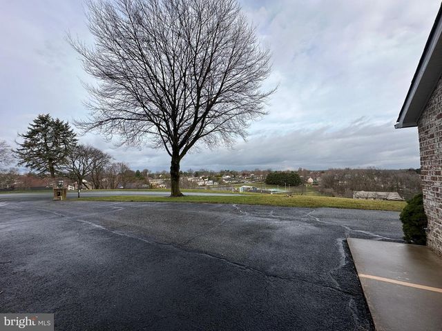 586 CRESTWOOD DRIVE, Chambersburg, PA 17202