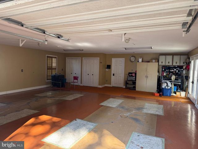 586 CRESTWOOD DRIVE, Chambersburg, PA 17202