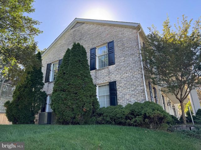 586 CRESTWOOD DRIVE, Chambersburg, PA 17202
