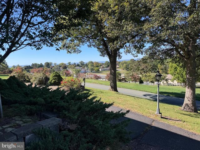 586 CRESTWOOD DRIVE, Chambersburg, PA 17202