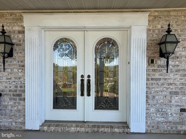 586 CRESTWOOD DRIVE, Chambersburg, PA 17202