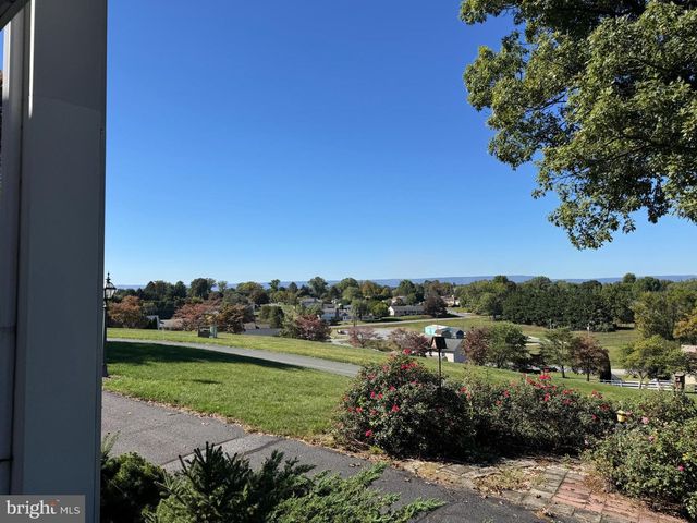 586 CRESTWOOD DRIVE, Chambersburg, PA 17202