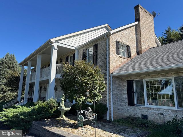 586 CRESTWOOD DRIVE, Chambersburg, PA 17202