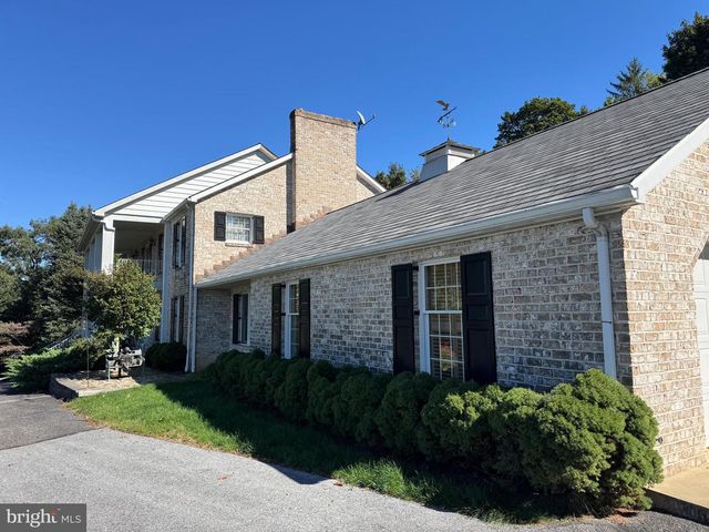 586 CRESTWOOD DRIVE, Chambersburg, PA 17202