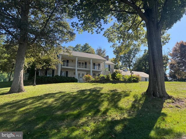 586 CRESTWOOD DRIVE, Chambersburg, PA 17202