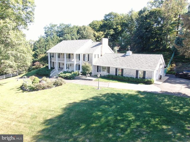 586 CRESTWOOD DRIVE, Chambersburg, PA 17202