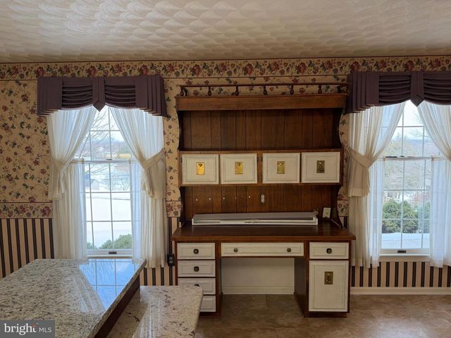 586 CRESTWOOD DRIVE, Chambersburg, PA 17202