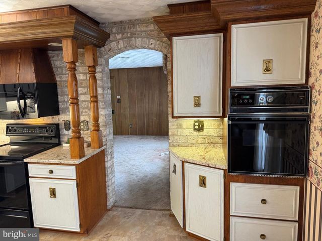 586 CRESTWOOD DRIVE, Chambersburg, PA 17202