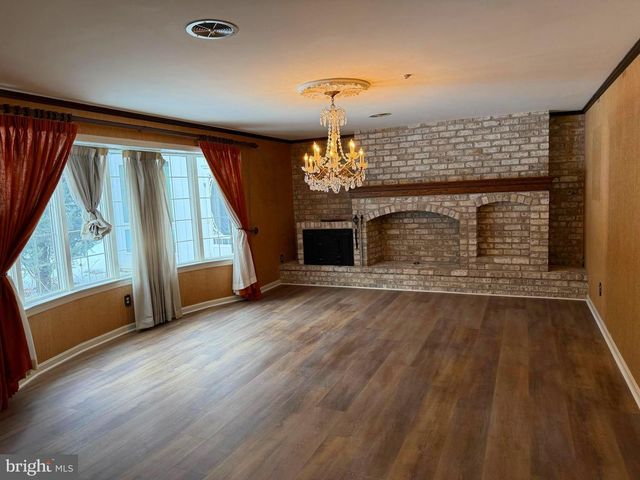 586 CRESTWOOD DRIVE, Chambersburg, PA 17202