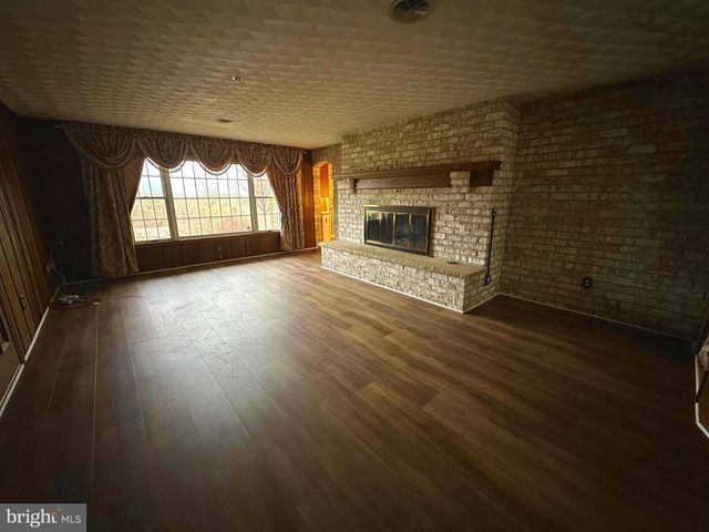 586 CRESTWOOD DRIVE, Chambersburg, PA 17202