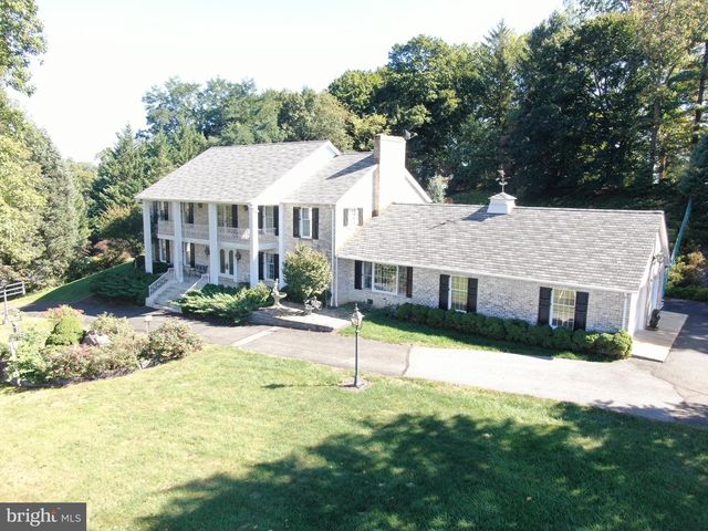 586 CRESTWOOD DRIVE, Chambersburg, PA 17202