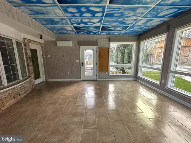586 CRESTWOOD DRIVE, Chambersburg, PA 17202