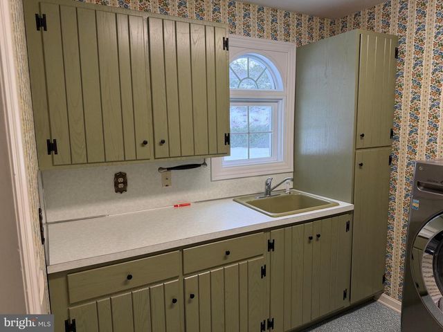 586 CRESTWOOD DRIVE, Chambersburg, PA 17202