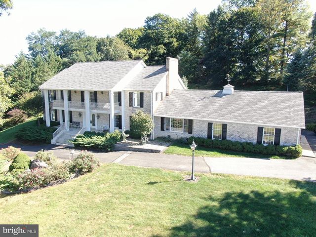 586 CRESTWOOD DRIVE, Chambersburg, PA 17202